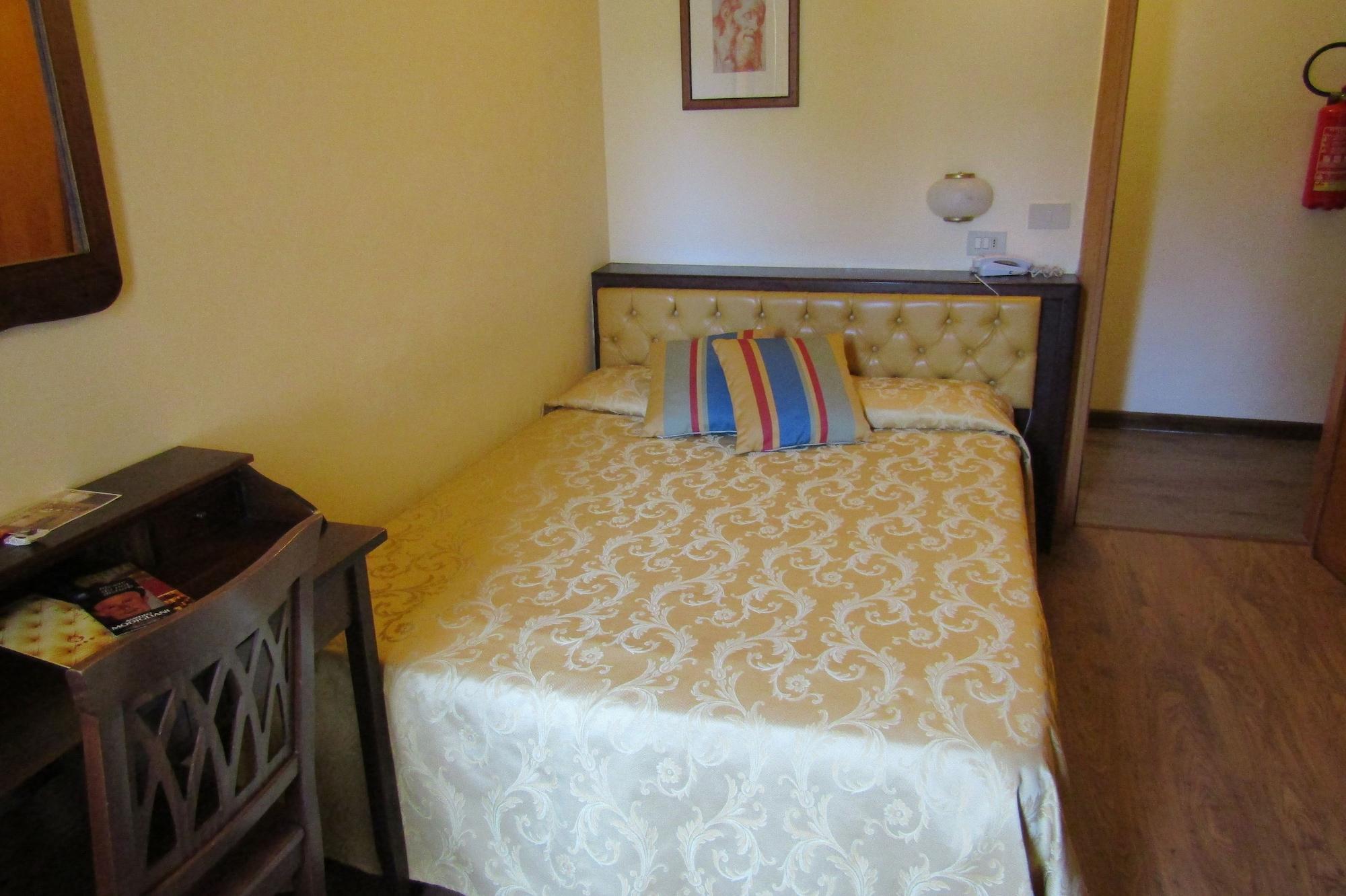 Hotel Minerva Пиза Экстерьер фото